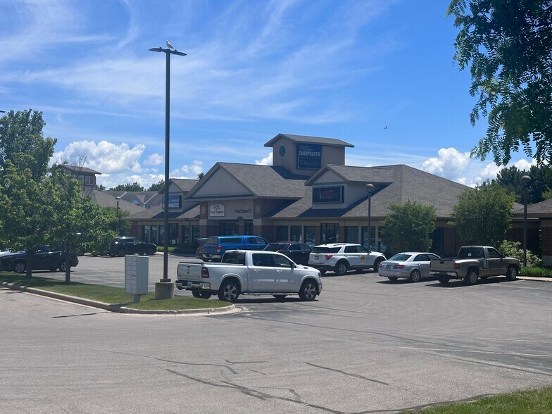 2504-2508 Crossing Cir, Traverse City, MI à louer - Photo de l’immeuble – Image 1 sur 9