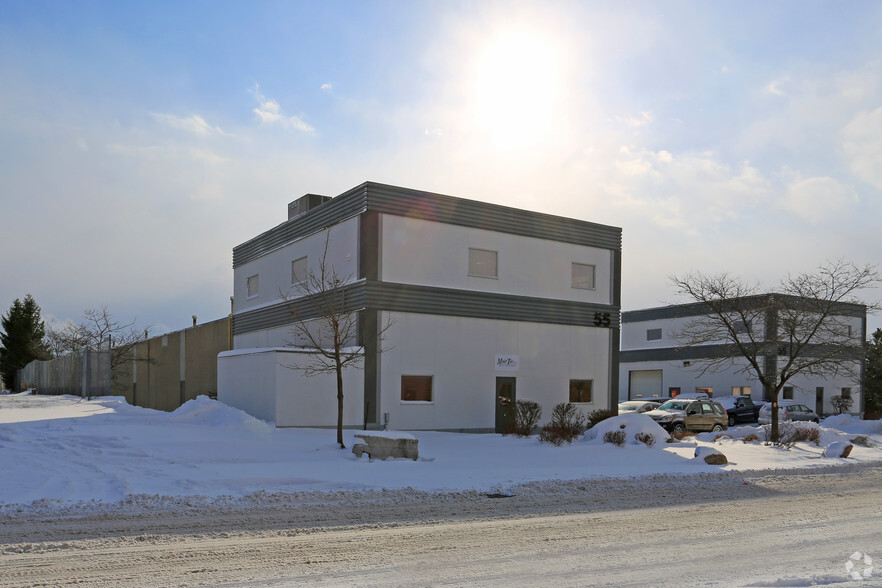 55 Shoemaker St, Kitchener, ON à louer - Photo de l’immeuble – Image 3 sur 3