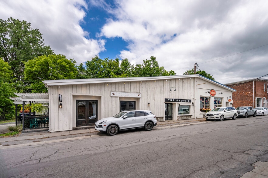 33 Elm St, East Aurora, NY à vendre - Photo de l’immeuble – Image 1 sur 35