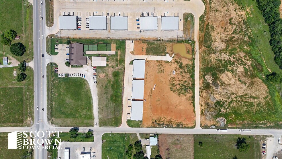 8587 Stewart Rd, Aubrey, TX à louer - Photo de l’immeuble – Image 3 sur 16