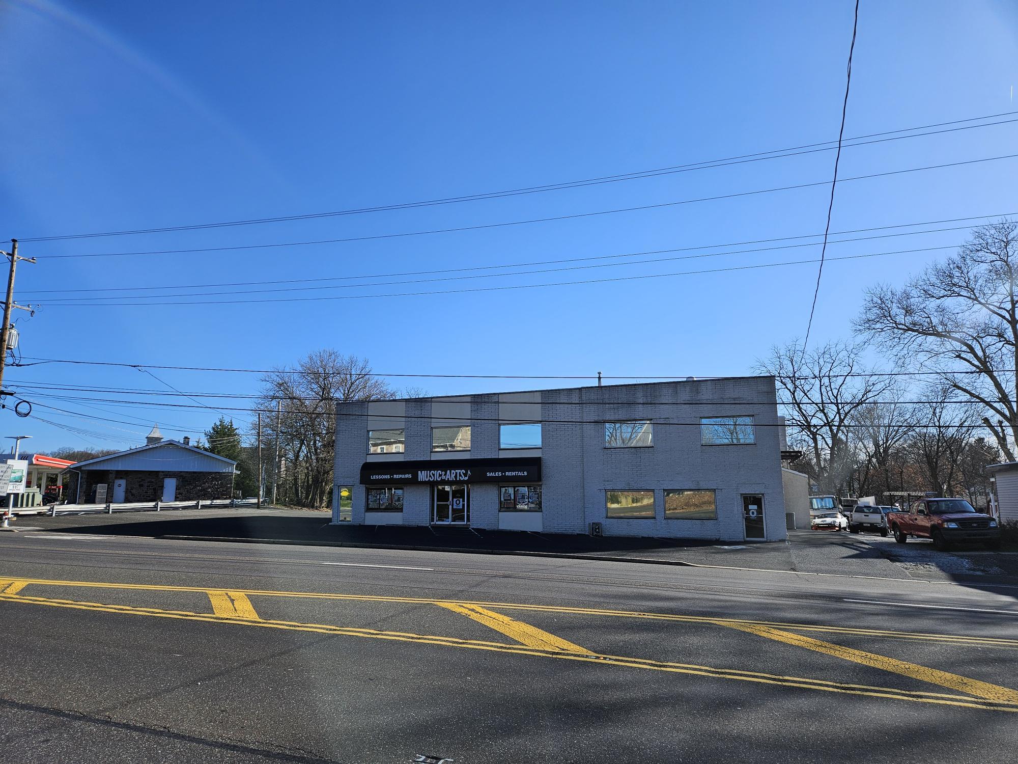 490 Easton Rd, Horsham Township, PA à vendre Photo de l’immeuble– Image 1 sur 5