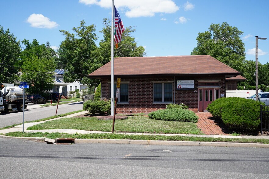 9 Spring St, Freehold, NJ à vendre - Photo de l’immeuble – Image 2 sur 20