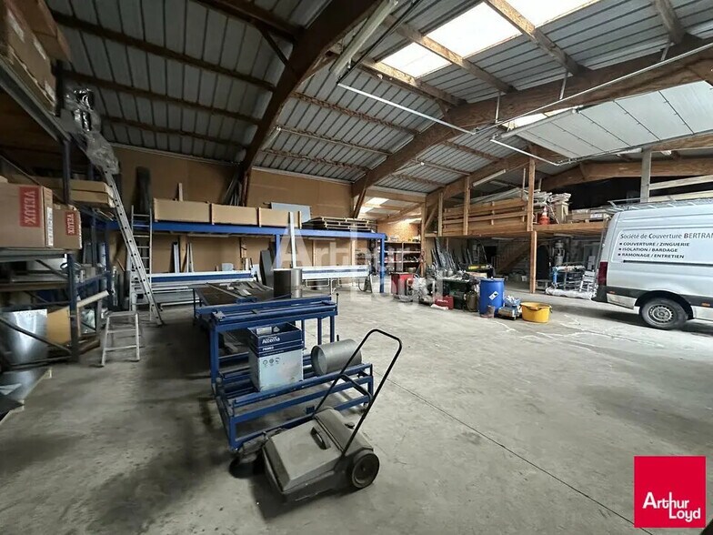 Local d'activités dans Iffendic à vendre - Photo de l’immeuble – Image 3 sur 5