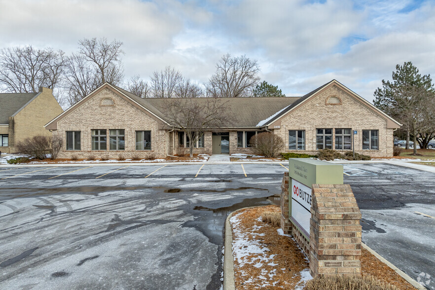 2410 Woodlake Dr, Okemos, MI à louer - Photo de l’immeuble – Image 2 sur 20