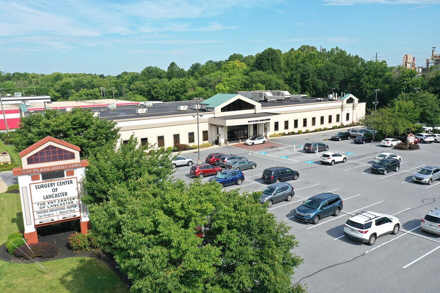 142 Park City Ctr, Lancaster, PA à louer - Photo de l’immeuble – Image 3 sur 9