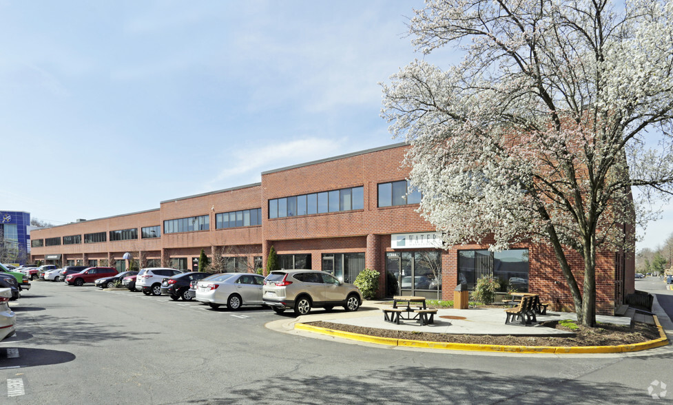 4601-4605 Eisenhower Ave, Alexandria, VA à louer - Photo principale – Image 1 sur 2
