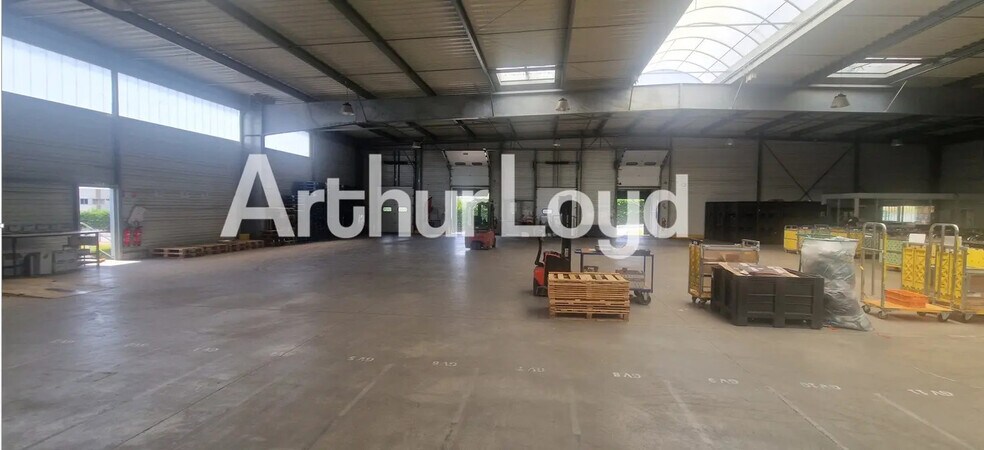 Industriel/Logistique dans Carpiquet à louer - Photo intérieure – Image 2 sur 5