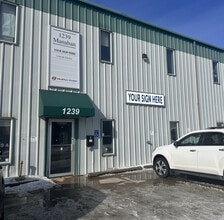 1239 Manahan Av, Winnipeg, MB à louer Photo de l’immeuble– Image 2 sur 17