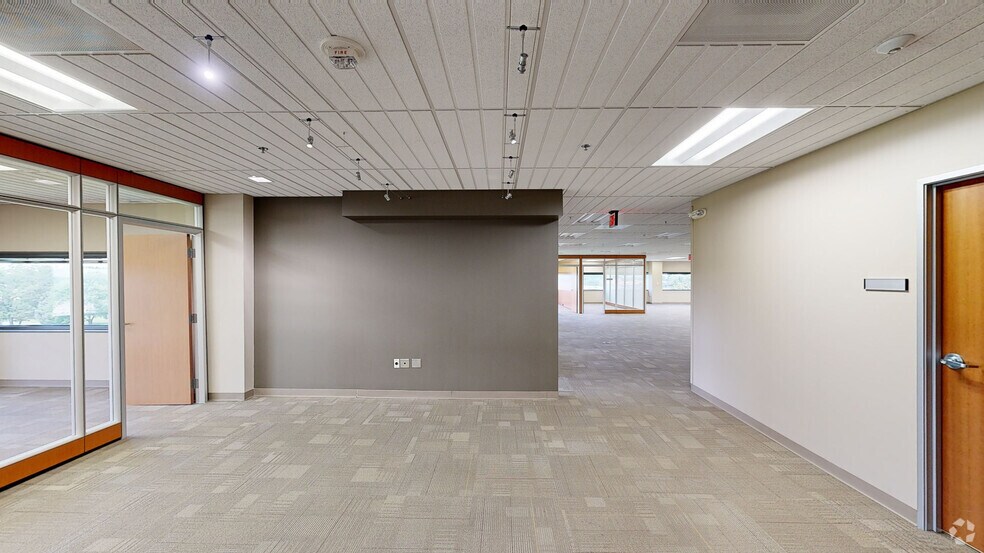 4-6 Parklane Blvd, Dearborn, MI à louer - Numérisation 3D Matterport – Image 3 sur 21