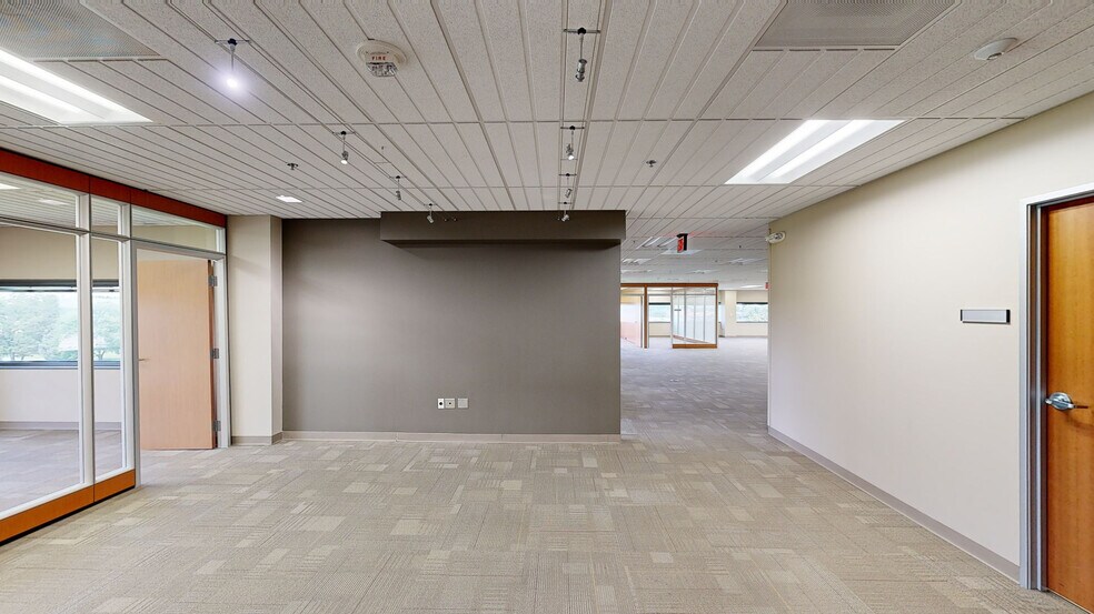 4-6 Parklane Blvd, Dearborn, MI à louer - Numérisation 3D Matterport – Image 3 sur 21