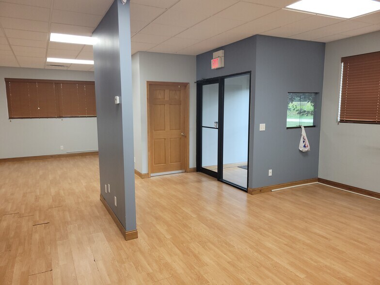 16050 Woodmint Ln, South Beloit, IL à louer - Photo de l’immeuble – Image 3 sur 7