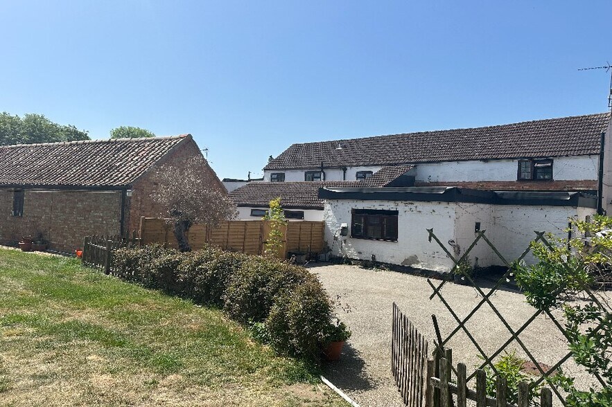 6 Brookside, Molesworth à vendre - Photo de l’immeuble – Image 3 sur 7