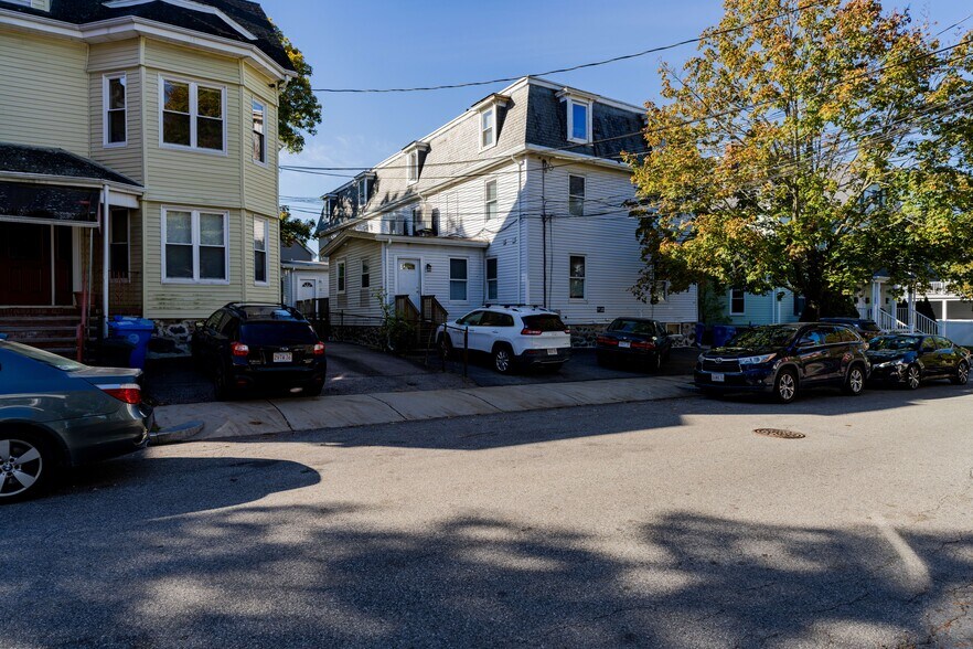 81 Alder St, Waltham, MA à vendre - Photo de l’immeuble – Image 3 sur 5