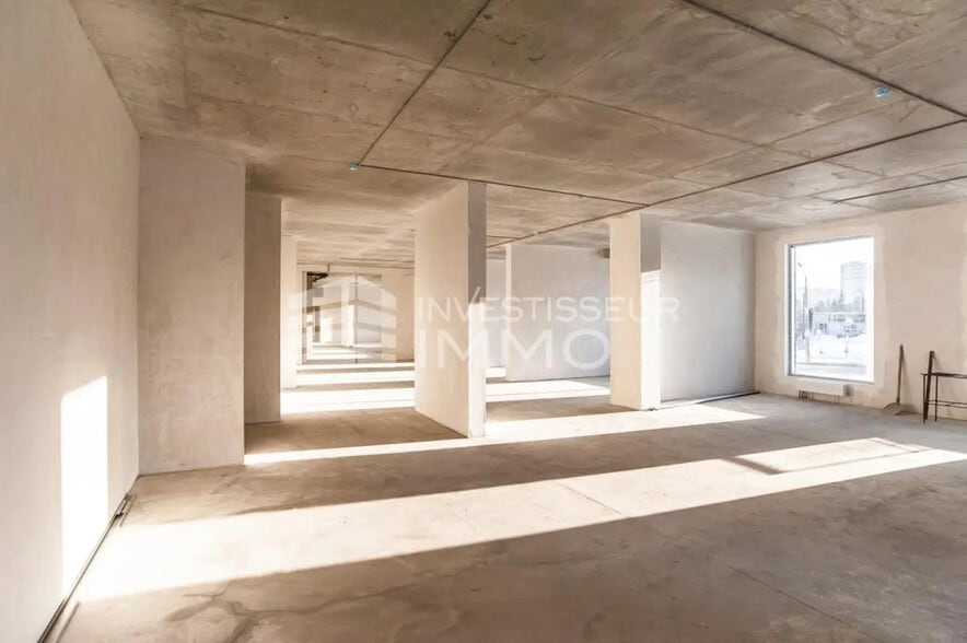 Local commercial dans Paris à louer - Photo de l’immeuble – Image 3 sur 4