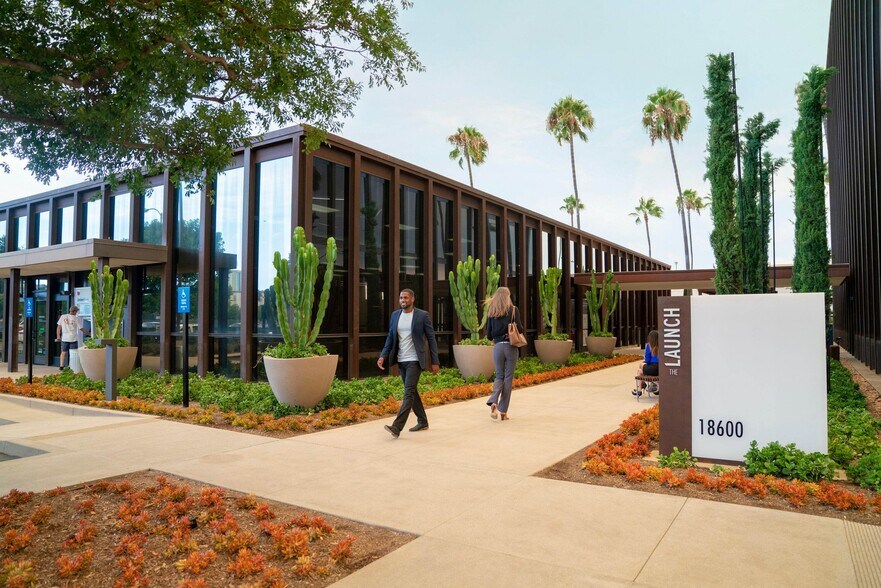 18600 MacArthur Blvd, Irvine, CA à louer - Photo de l’immeuble – Image 1 sur 24
