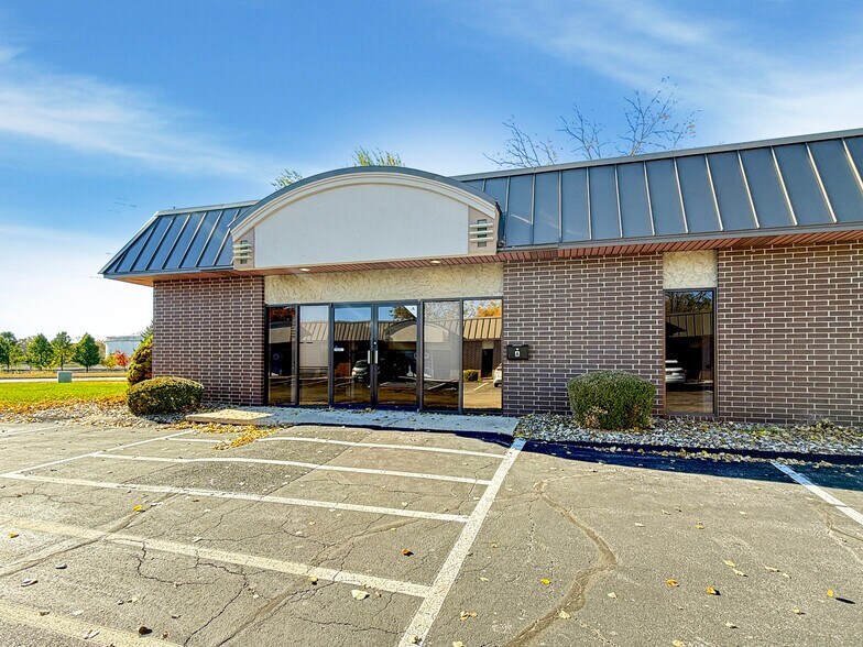 8365 University Blvd, Clive, IA à louer - Photo de l’immeuble – Image 2 sur 17