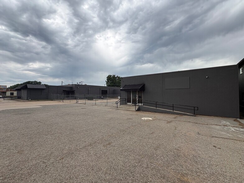 5909 E 15th St, Tulsa, OK à louer - Photo de l’immeuble – Image 3 sur 14