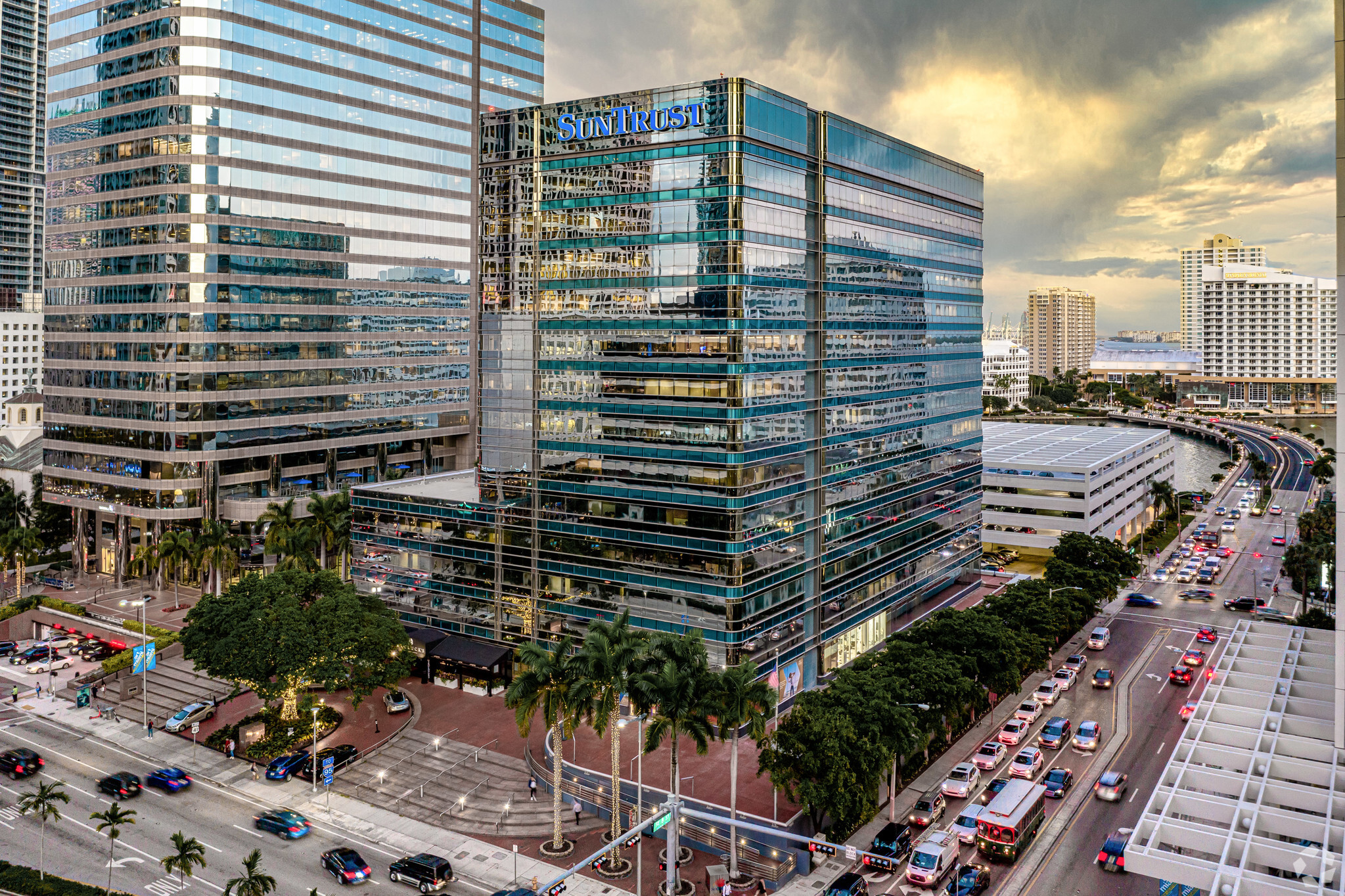 777 Brickell Ave, Miami, FL à louer Photo de l’immeuble– Image 1 sur 9