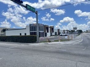 5701-5731 NW 74th Ave, Miami, FL à louer Photo intérieure– Image 1 sur 3