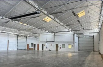 Industriel/Logistique dans Massy à louer Photo de l’immeuble– Image 2 sur 6