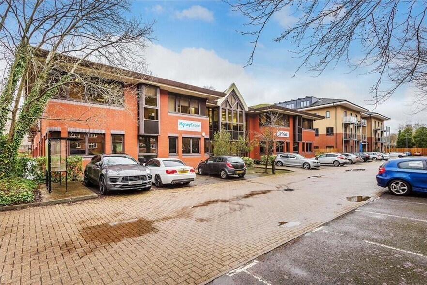 Catteshall Ln, Godalming à louer - Photo de l’immeuble – Image 1 sur 6