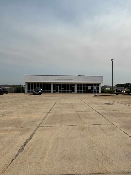 530 McDonald Dr NE, Sugarcreek, OH à louer - Photo de l’immeuble – Image 1 sur 5