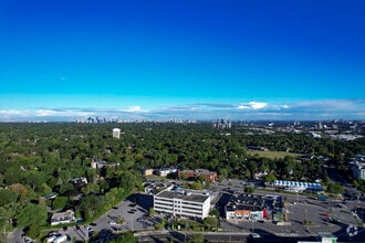 170 The Donway W, Toronto, ON - VUE AÉRIENNE  vue de carte