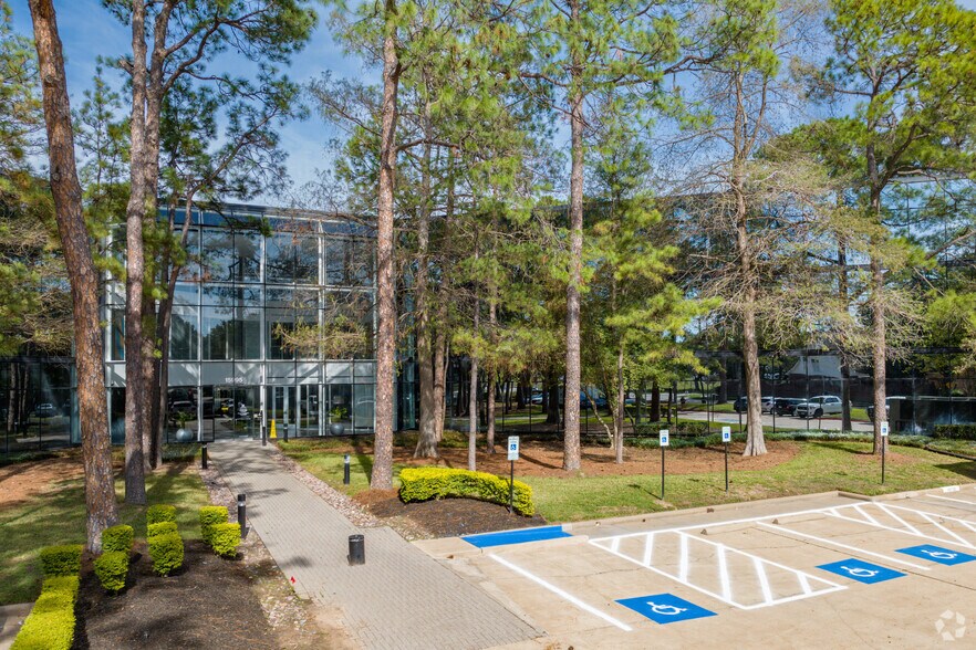 15995 N Barkers Landing Rd, Houston, TX à louer - Photo de l’immeuble – Image 2 sur 15