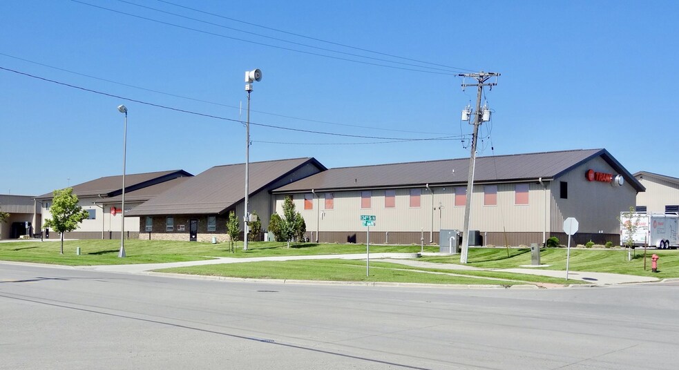3417 7th Ave N, Fargo, ND à louer - Photo de l’immeuble – Image 1 sur 28