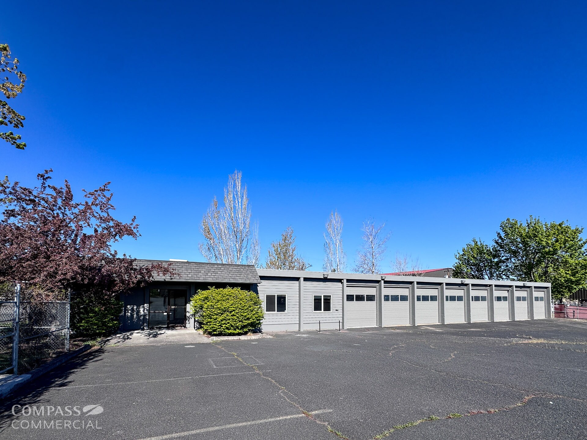100 NE Hawthorne Ave, Bend, OR à louer Photo principale– Image 1 sur 6