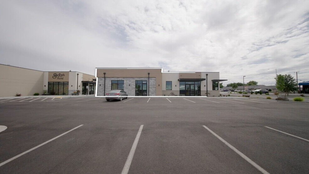 6018 W Clearwater Ave, Kennewick, WA à louer - Vidéo sur l’annonce professionnelle – Image 2 sur 25