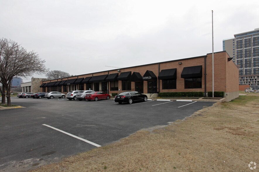 1645 N Stemmons Fwy, Dallas, TX à louer - Photo de l’immeuble – Image 3 sur 4