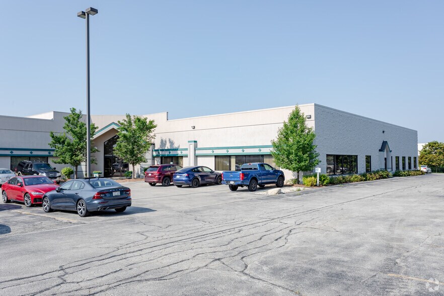 407 Pilot Ct, Waukesha, WI à louer - Photo de l’immeuble – Image 3 sur 3