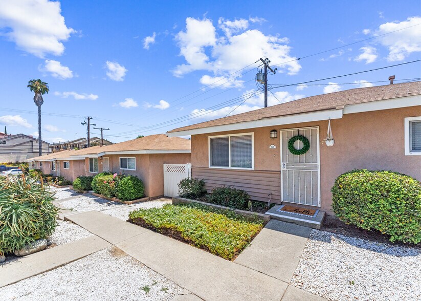 203-247 S Monte Vista St, La Habra, CA à vendre - Photo de l’immeuble – Image 3 sur 8