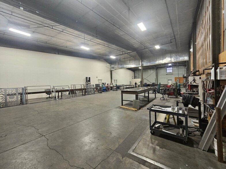 273 SE 9th St, Bend, OR à louer - Photo de l’immeuble – Image 3 sur 11