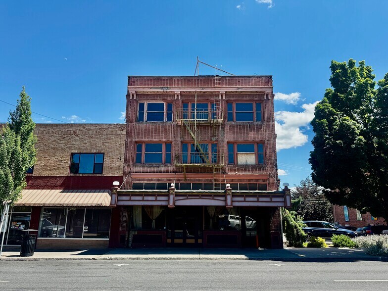 1028 Main St, Klamath Falls, OR à vendre - Photo de l’immeuble – Image 2 sur 20