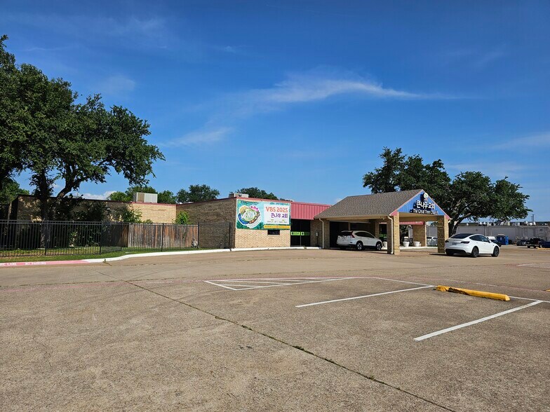 3114 Old Denton Rd, Carrollton, TX à vendre - Photo de l’immeuble – Image 3 sur 40