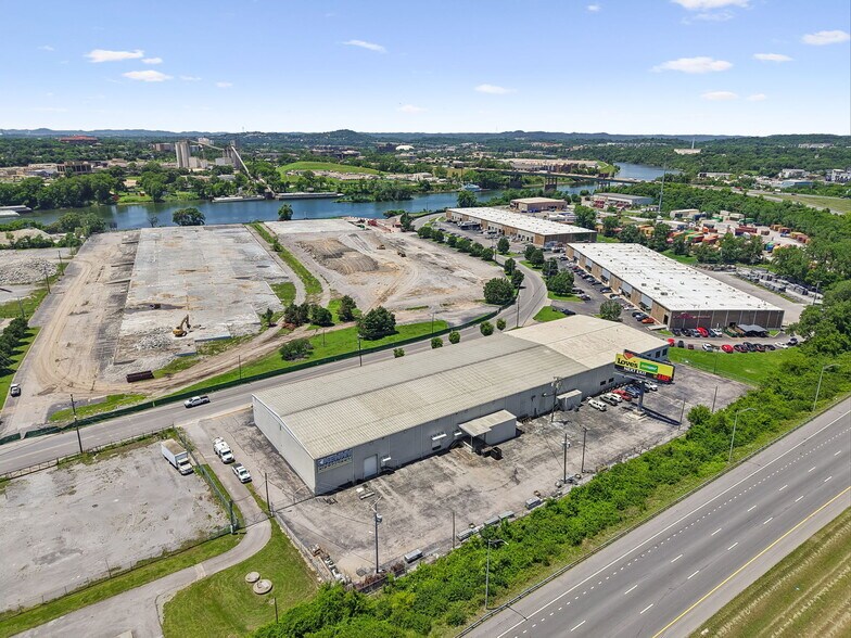 811 Cowan St, Nashville, TN à louer - Photo de l’immeuble – Image 2 sur 6