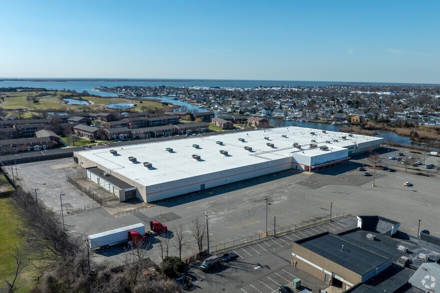 1000 W Montauk Hwy, West Babylon, NY à louer - Aérien – Image 3 sur 3