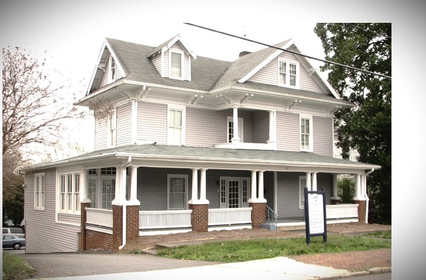 632 Holly Ave, Winston-Salem, NC à louer Photo de l’immeuble– Image 1 sur 2