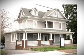 632 Holly Ave, Winston-Salem, NC à louer Photo de l’immeuble– Image 1 sur 2