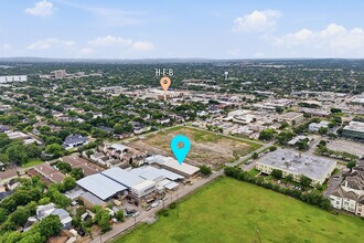 6517 Mapleridge St, Houston, TX à louer Aérien– Image 1 sur 20