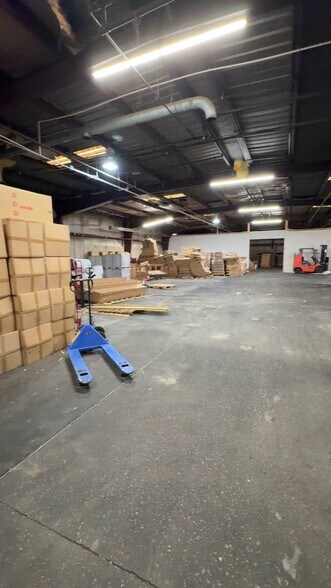 3209 Industry Dr, Charleston, SC à louer - Vidéo sur l’annonce professionnelle – Image 2 sur 28