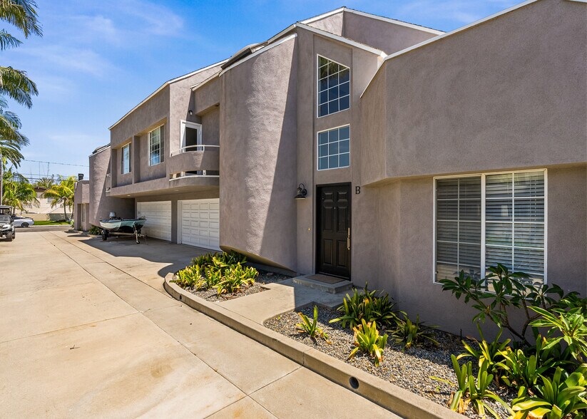 181 Cecil Pl, Costa Mesa, CA à vendre - Photo de l’immeuble – Image 3 sur 9
