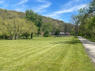 Plus de détails pour 102-103 Hicks Road Rd, Renfrew, PA - Local d’activités à vendre