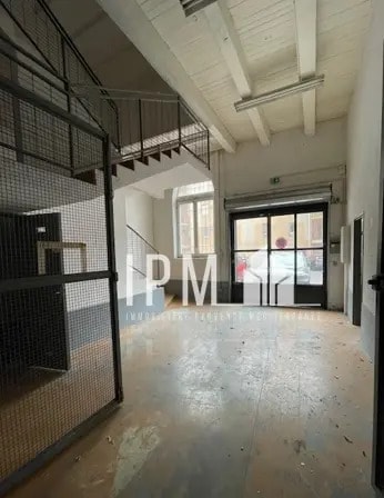 Local d’activités dans Marseille à louer - Photo de l’immeuble – Image 2 sur 7