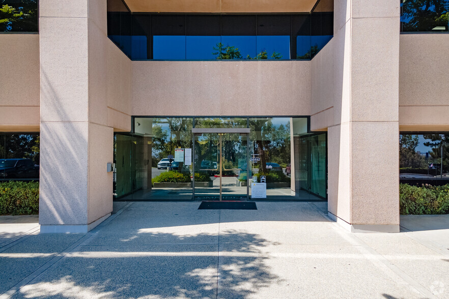 1200 Corporate Center Dr, Monterey Park, CA à louer - Photo de l’immeuble – Image 3 sur 4