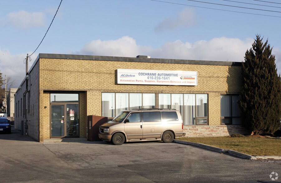 44 Chauncey Ave, Toronto, ON à louer - Photo de l’immeuble – Image 2 sur 2