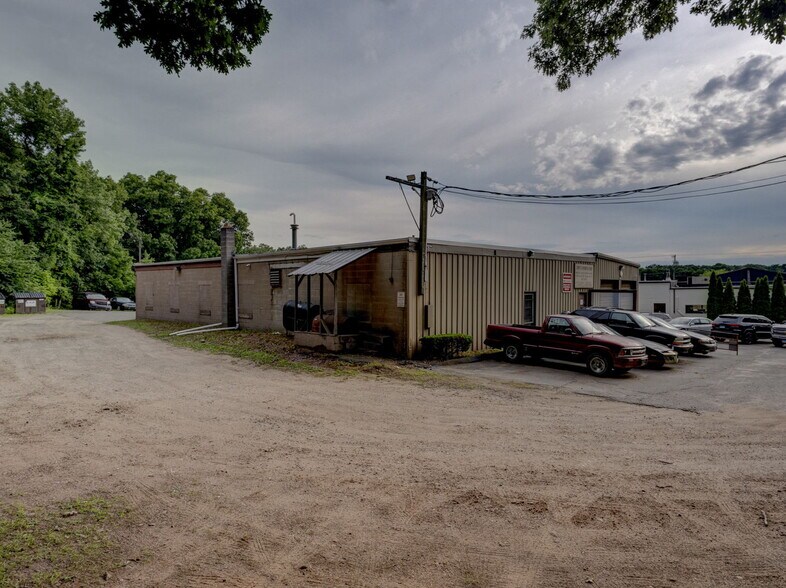 311 Broad St, Manchester, CT à vendre - Photo de l’immeuble – Image 3 sur 5