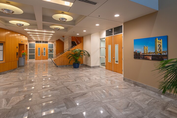 2730 Gateway Oaks Dr, Sacramento, CA à louer - Photo intérieure – Image 3 sur 7